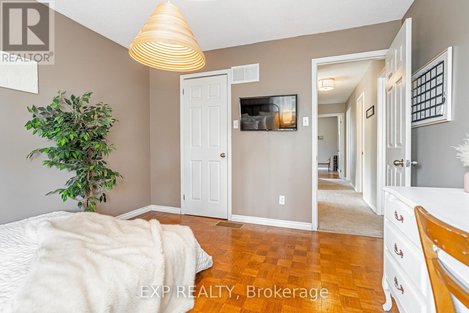 Photo 24 of 36 Bethune Way, Ottawa ON