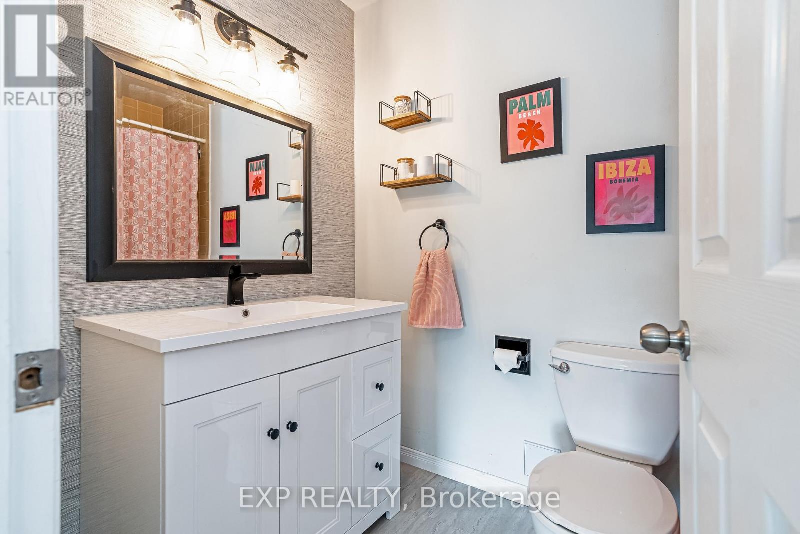 Photo 27 of 36 Bethune Way, Ottawa ON