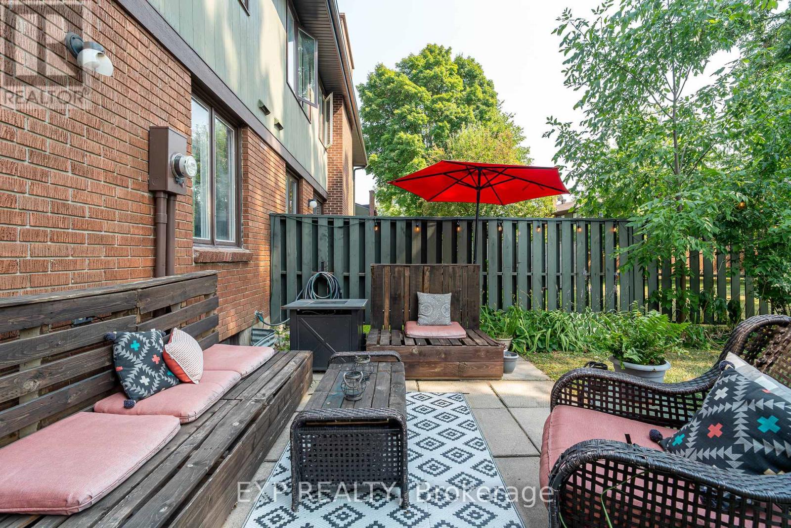 Photo 35 of 36 Bethune Way, Ottawa ON