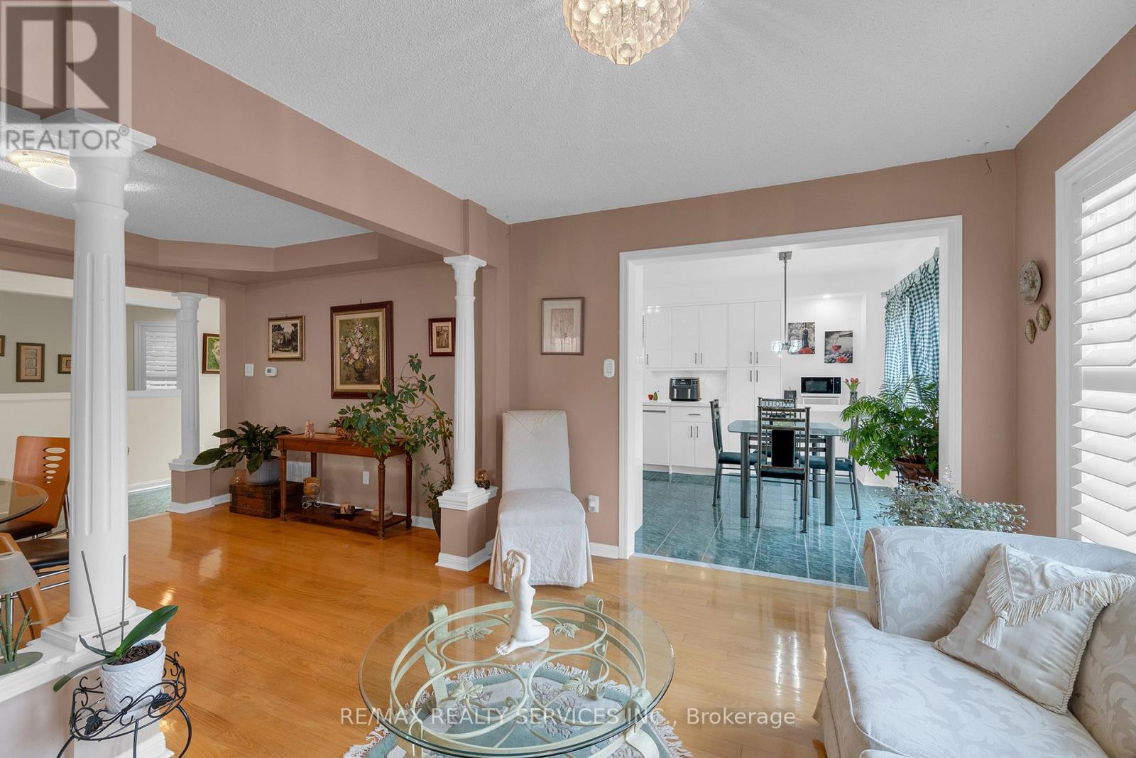 Photo 40 of 15 Sweet Briar Lane, Brampton ON