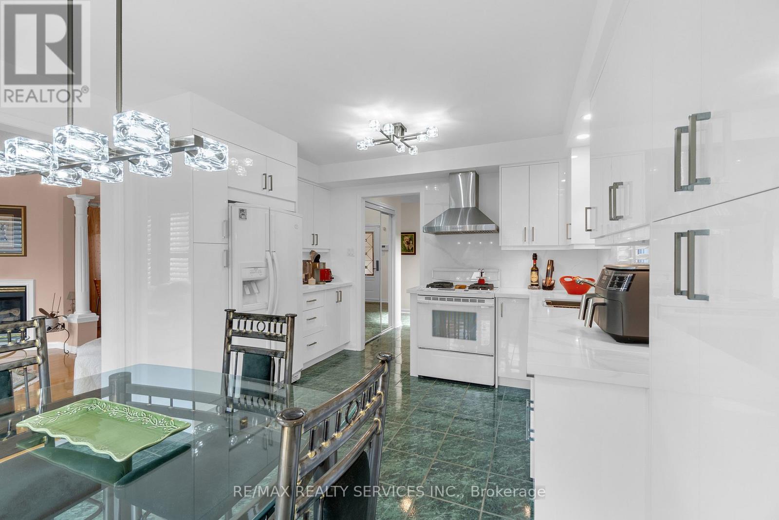 Photo 26 of 15 Sweet Briar Lane, Brampton ON