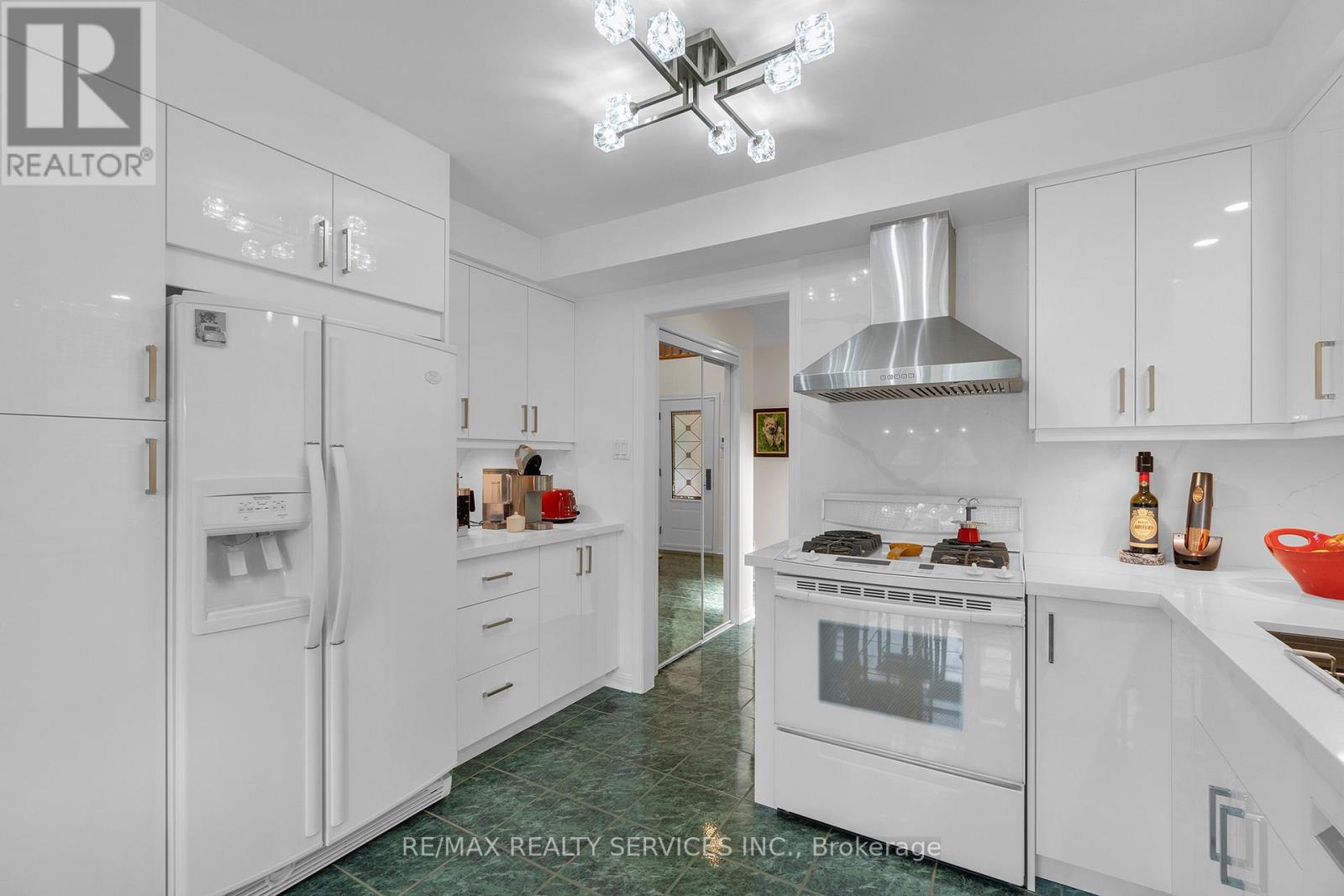 Photo 18 of 15 Sweet Briar Lane, Brampton ON