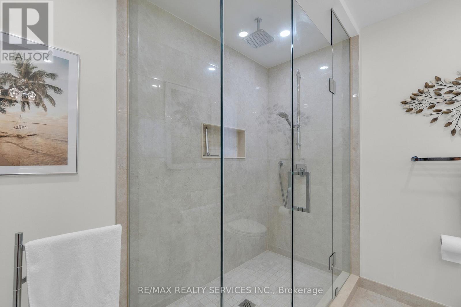 Photo 32 of 15 Sweet Briar Lane, Brampton ON