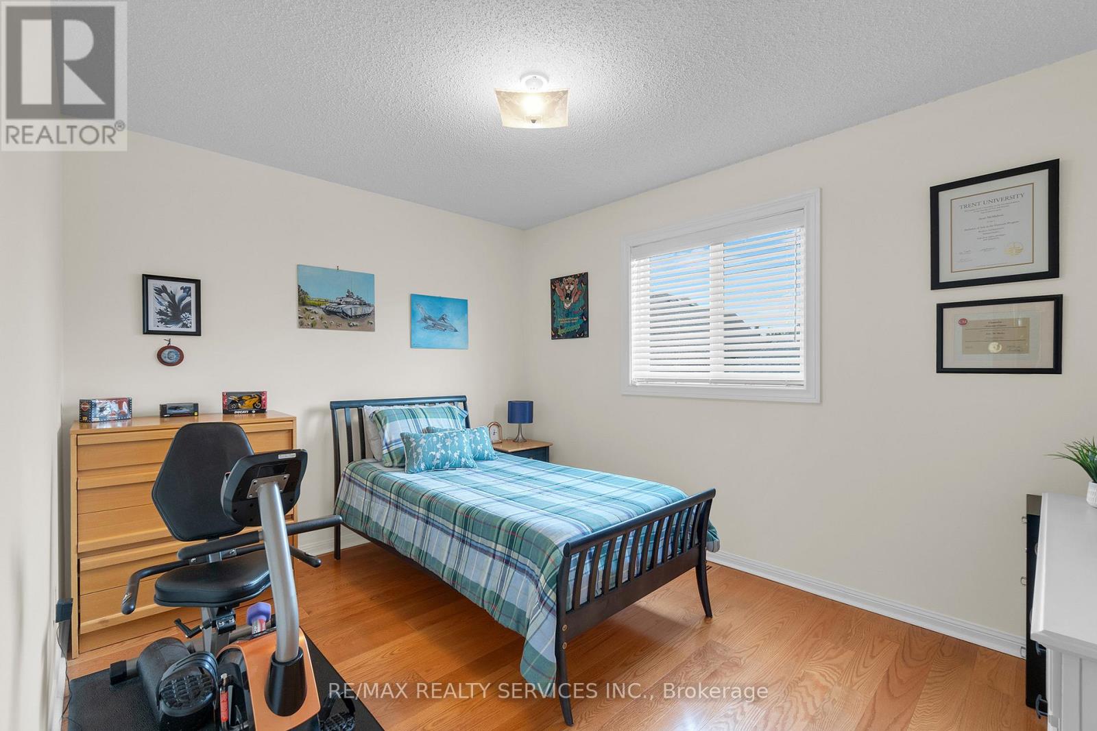 Photo 2 of 15 Sweet Briar Lane, Brampton ON