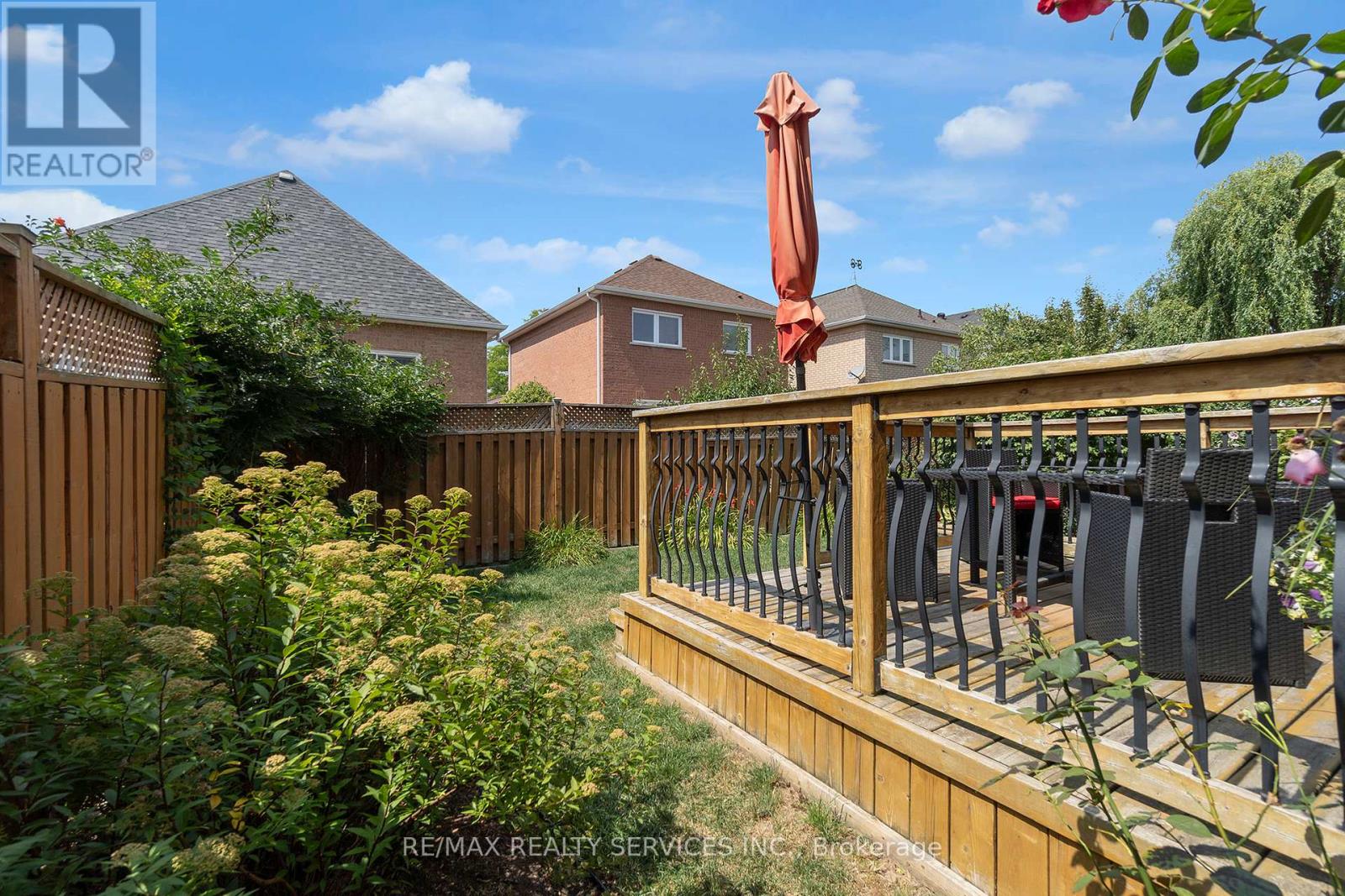 Photo 37 of 15 Sweet Briar Lane, Brampton ON