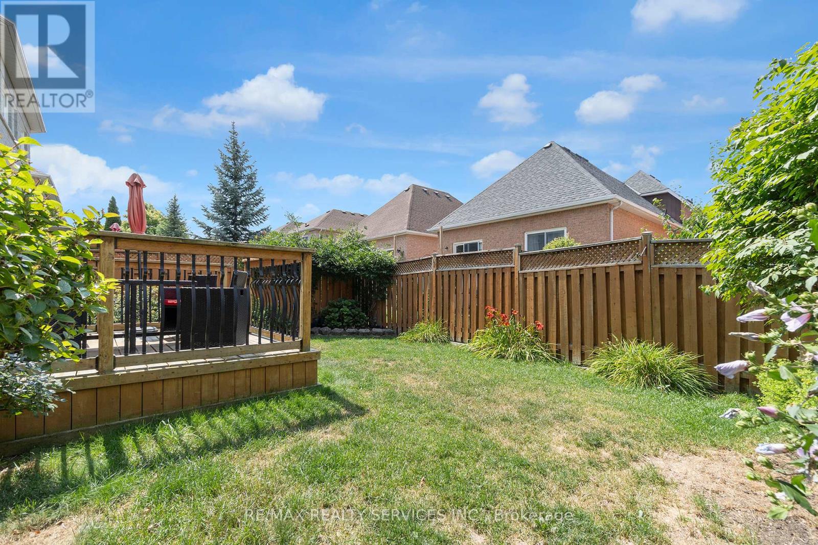Photo 6 of 15 Sweet Briar Lane, Brampton ON