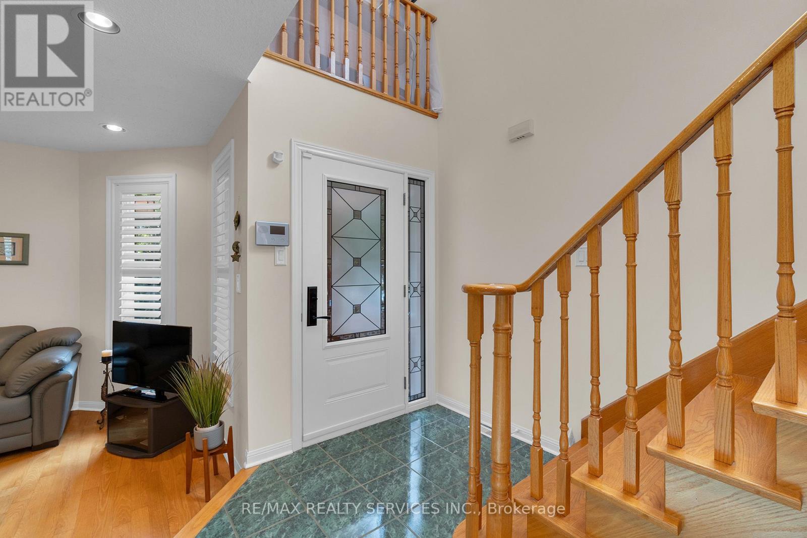 Photo 31 of 15 Sweet Briar Lane, Brampton ON