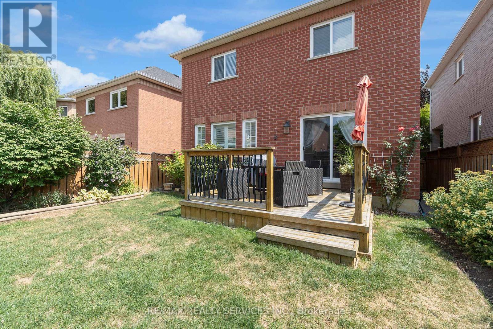 Photo 10 of 15 Sweet Briar Lane, Brampton ON
