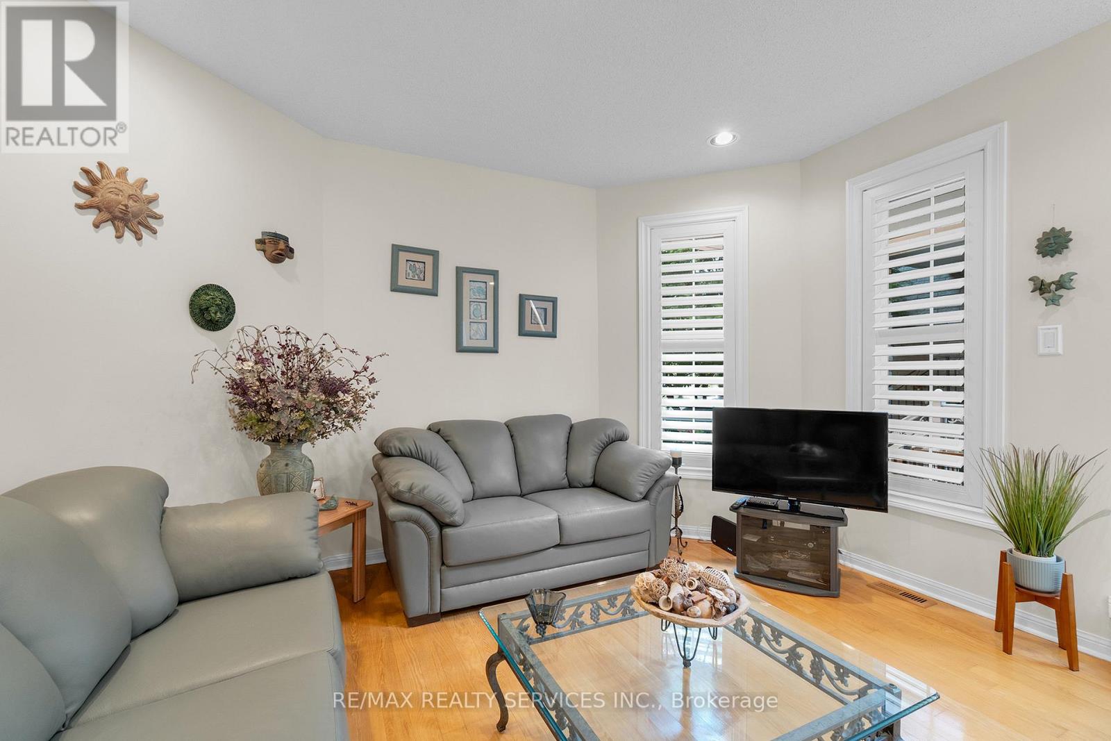 Photo 16 of 15 Sweet Briar Lane, Brampton ON