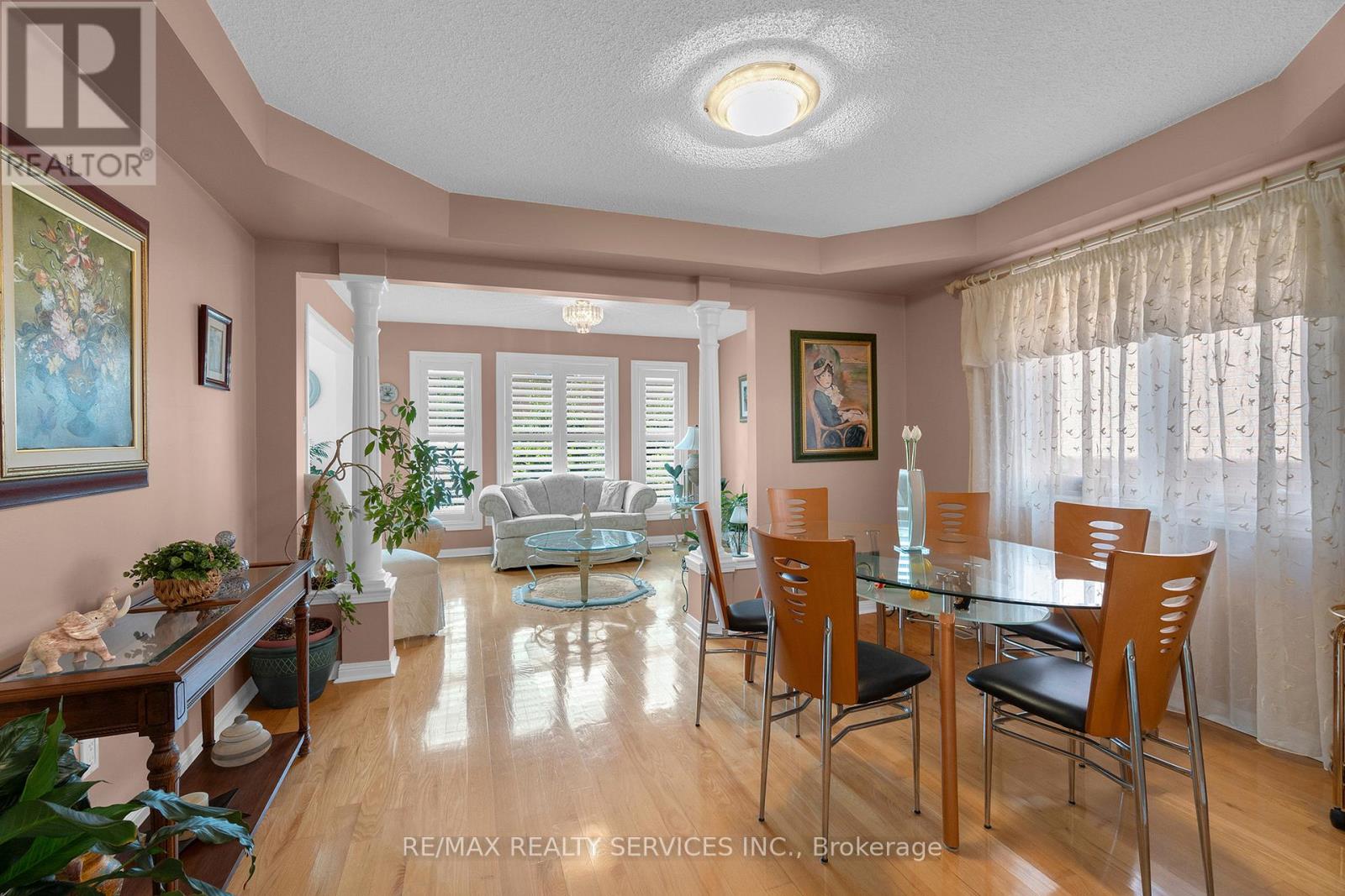 Photo 5 of 15 Sweet Briar Lane, Brampton ON