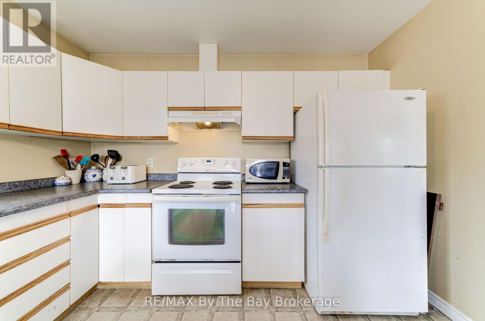 Photo 11 of 36 A Meadowlark Boulevard, Wasaga Beach ON