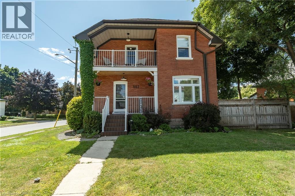 562 LAUREL Street