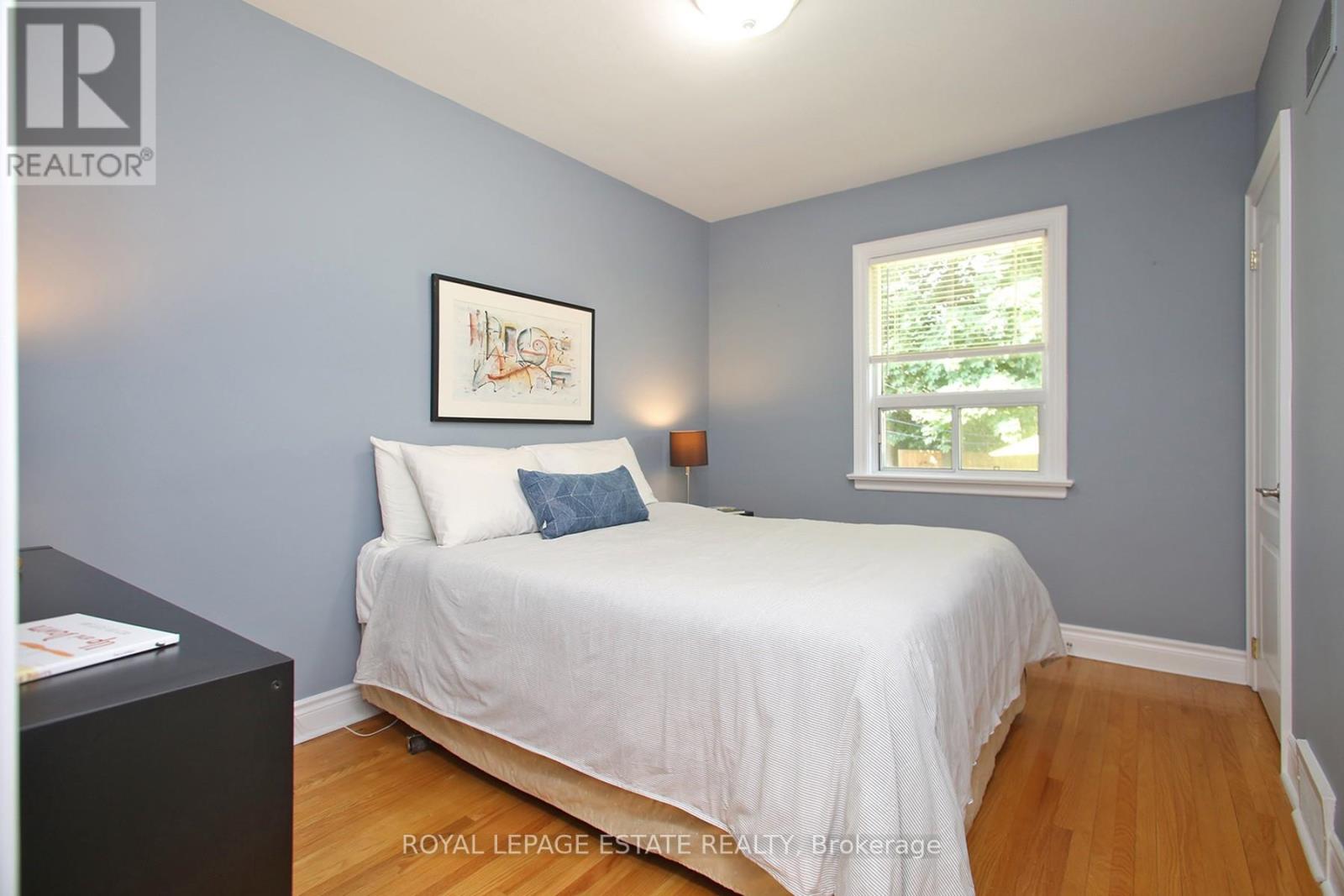 Photo 10 of 74 Ferncroft Drive, Toronto ON