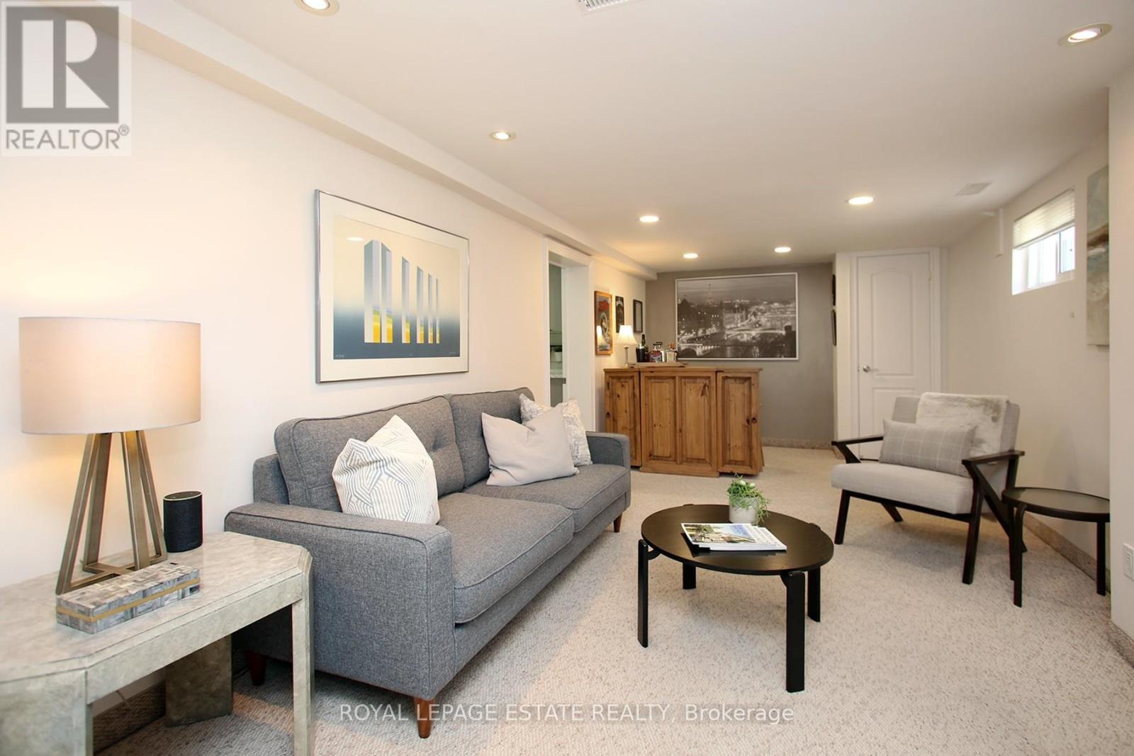Photo 12 of 74 Ferncroft Drive, Toronto ON