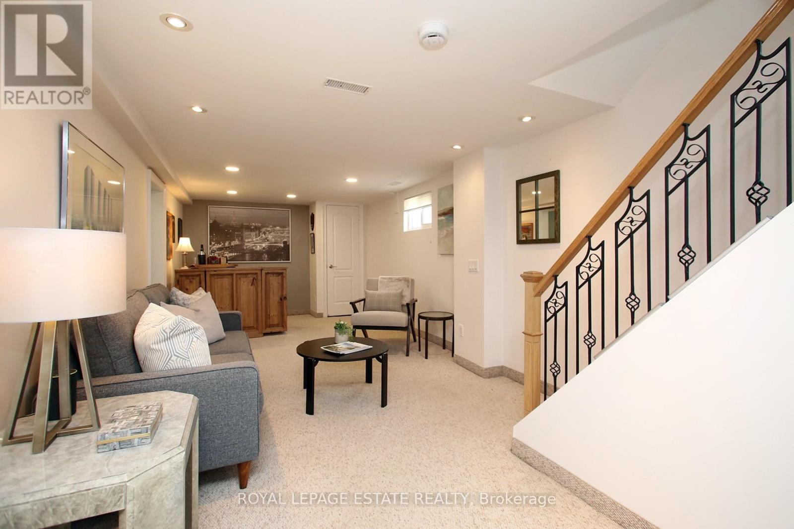 Photo 14 of 74 Ferncroft Drive, Toronto ON