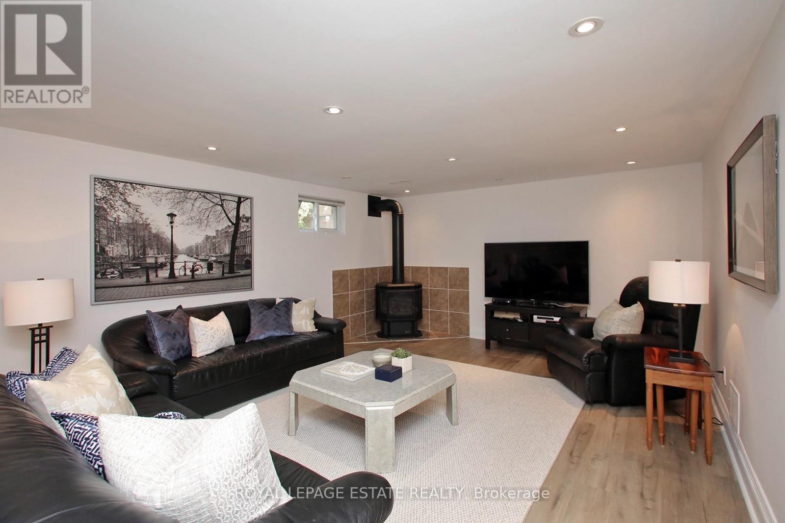 Photo 16 of 74 Ferncroft Drive, Toronto ON