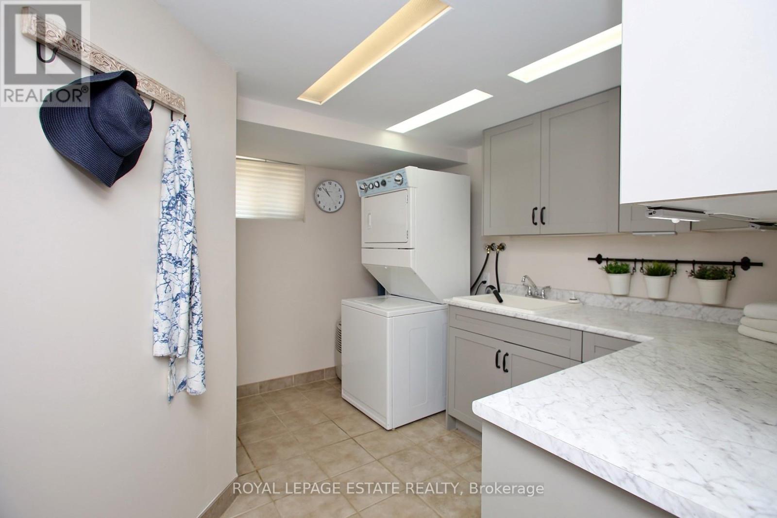 Photo 17 of 74 Ferncroft Drive, Toronto ON