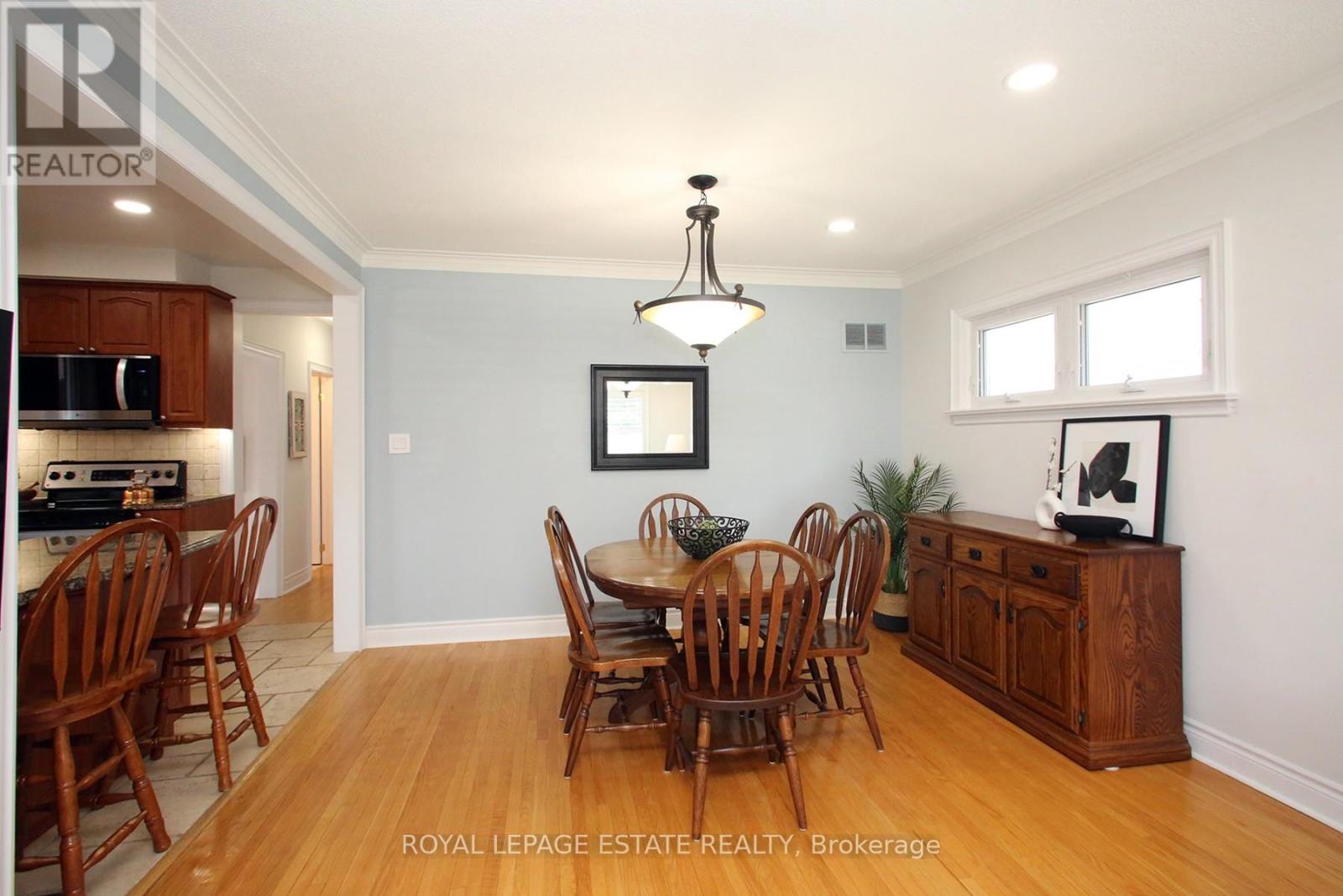 Photo 4 of 74 Ferncroft Drive, Toronto ON