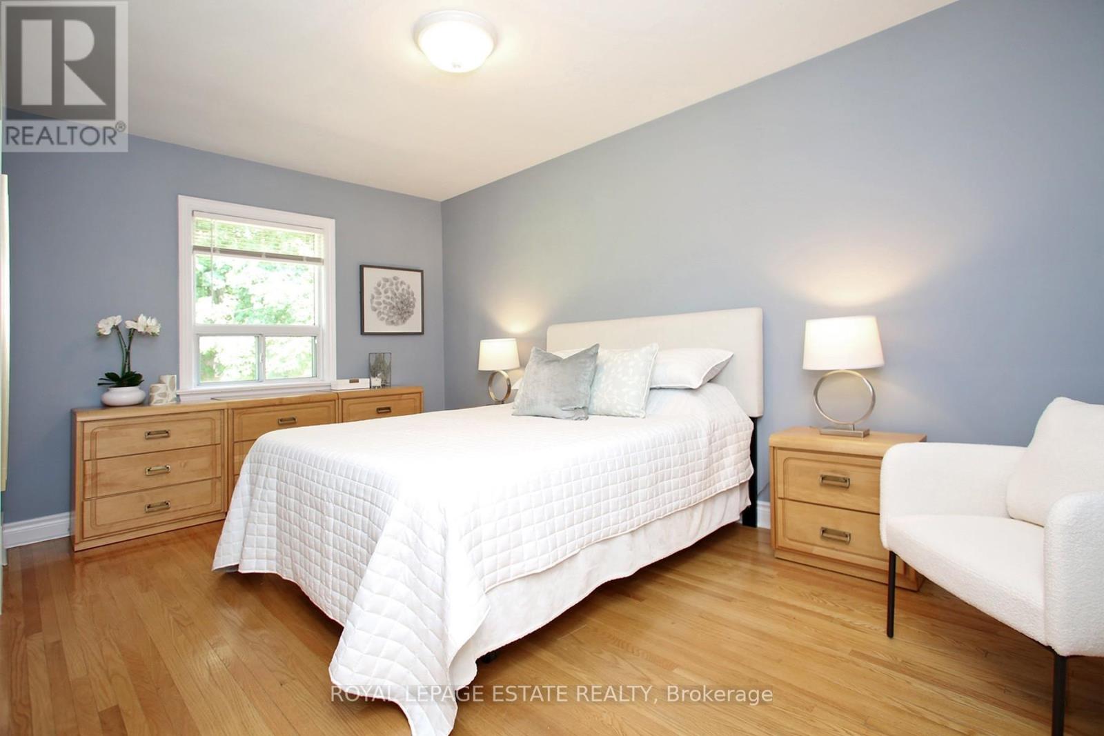 Photo 9 of 74 Ferncroft Drive, Toronto ON