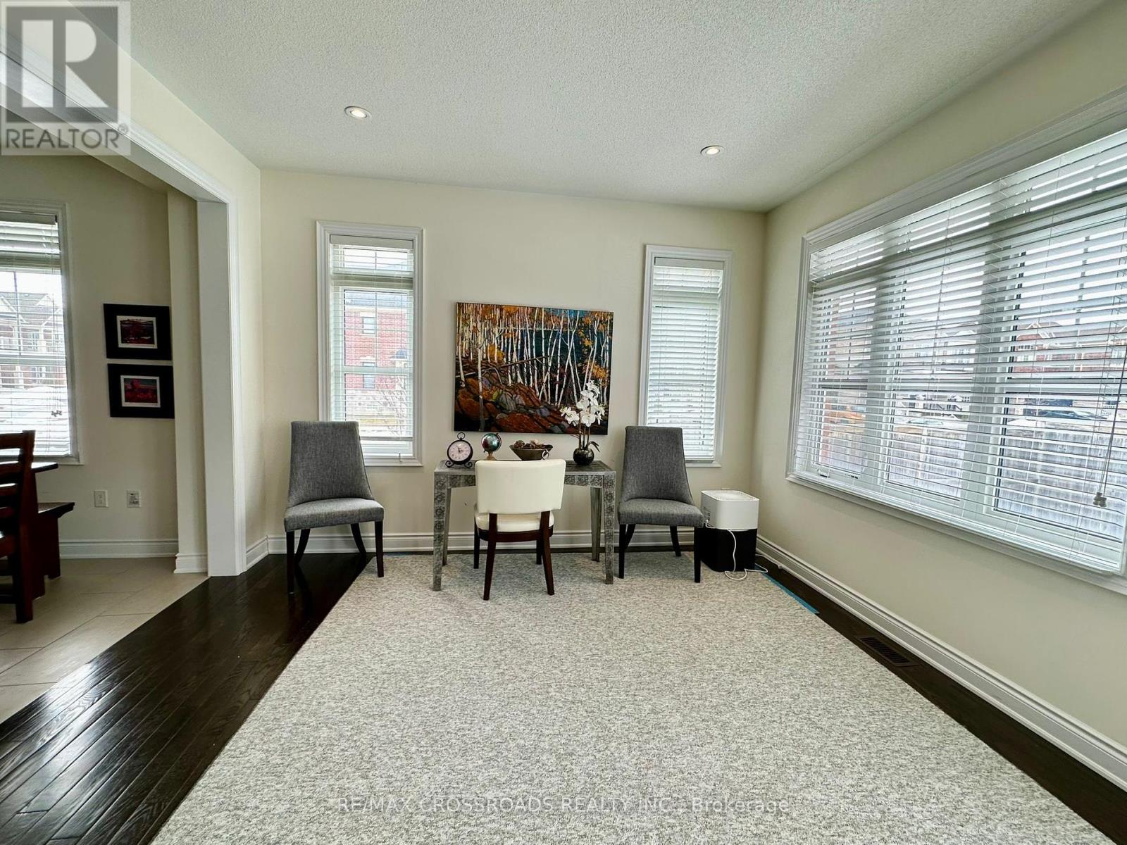 Photo 3 of 235 John Davis Gate, Whitchurchstouffville ON