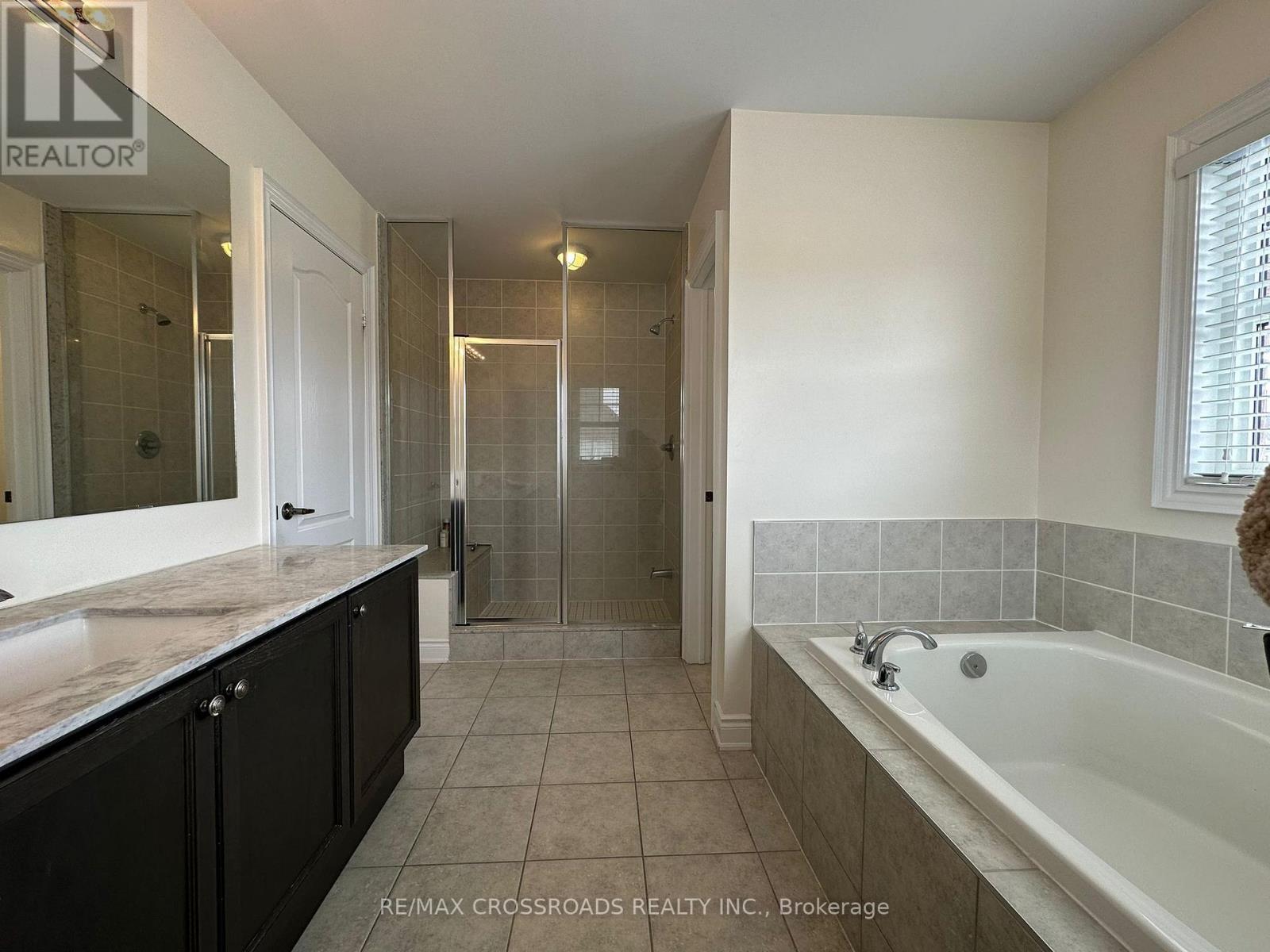 Photo 4 of 235 John Davis Gate, Whitchurchstouffville ON