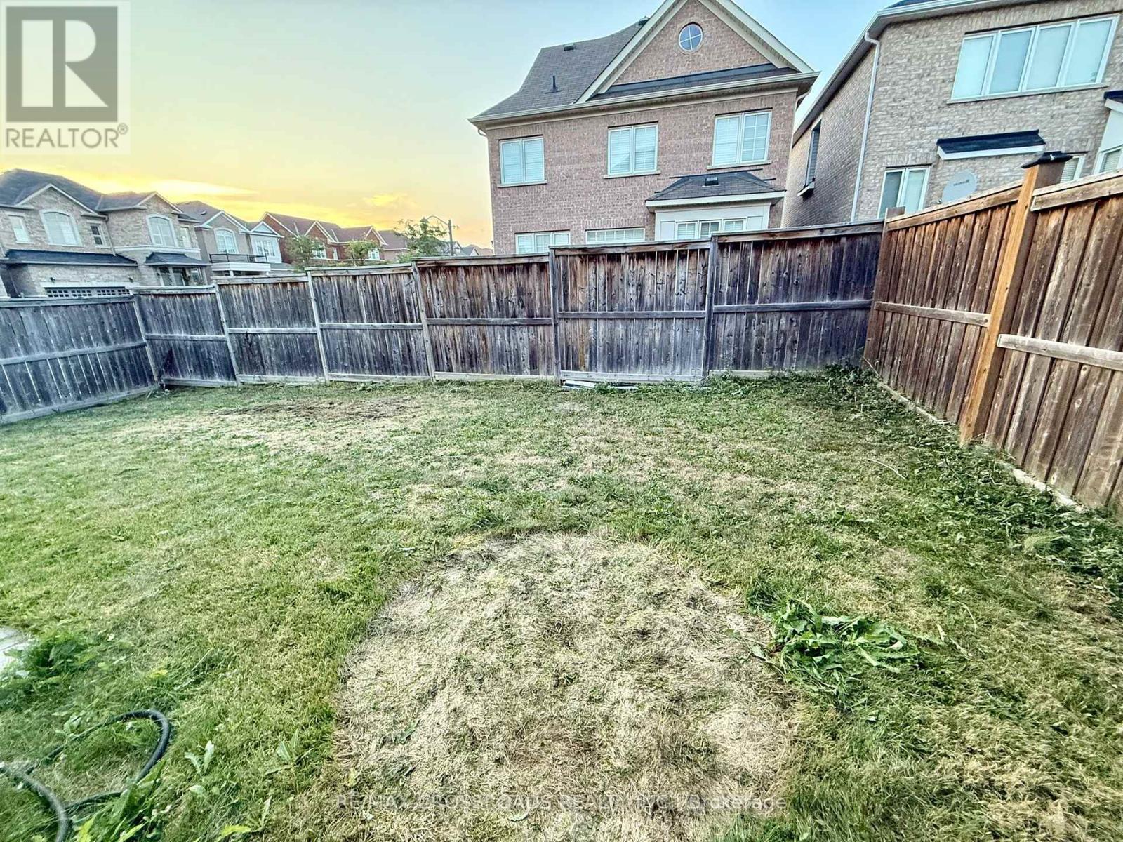 Photo 5 of 235 John Davis Gate, Whitchurchstouffville ON