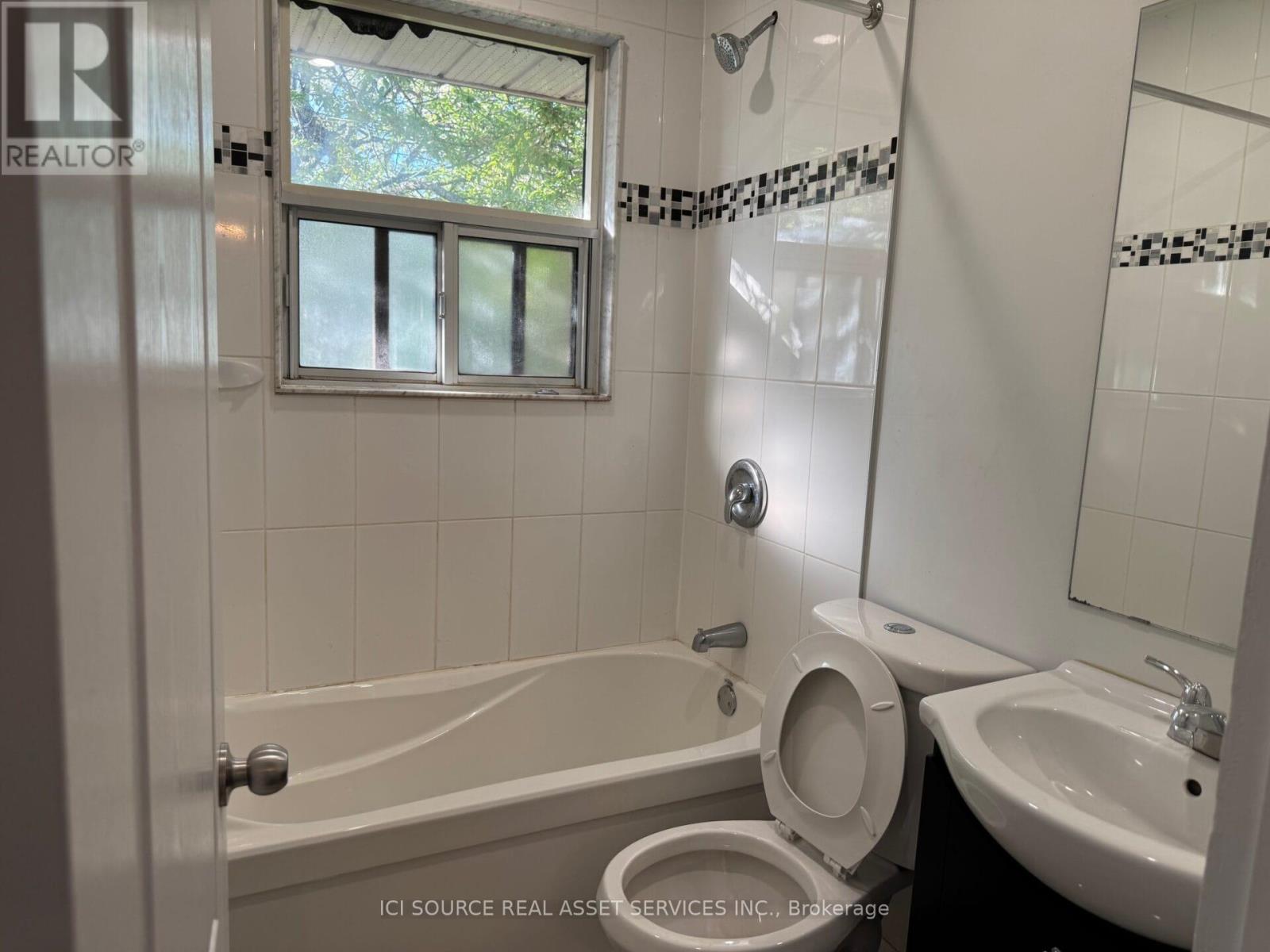 Photo 7 of 90 Flamborough Drive, Toronto ON