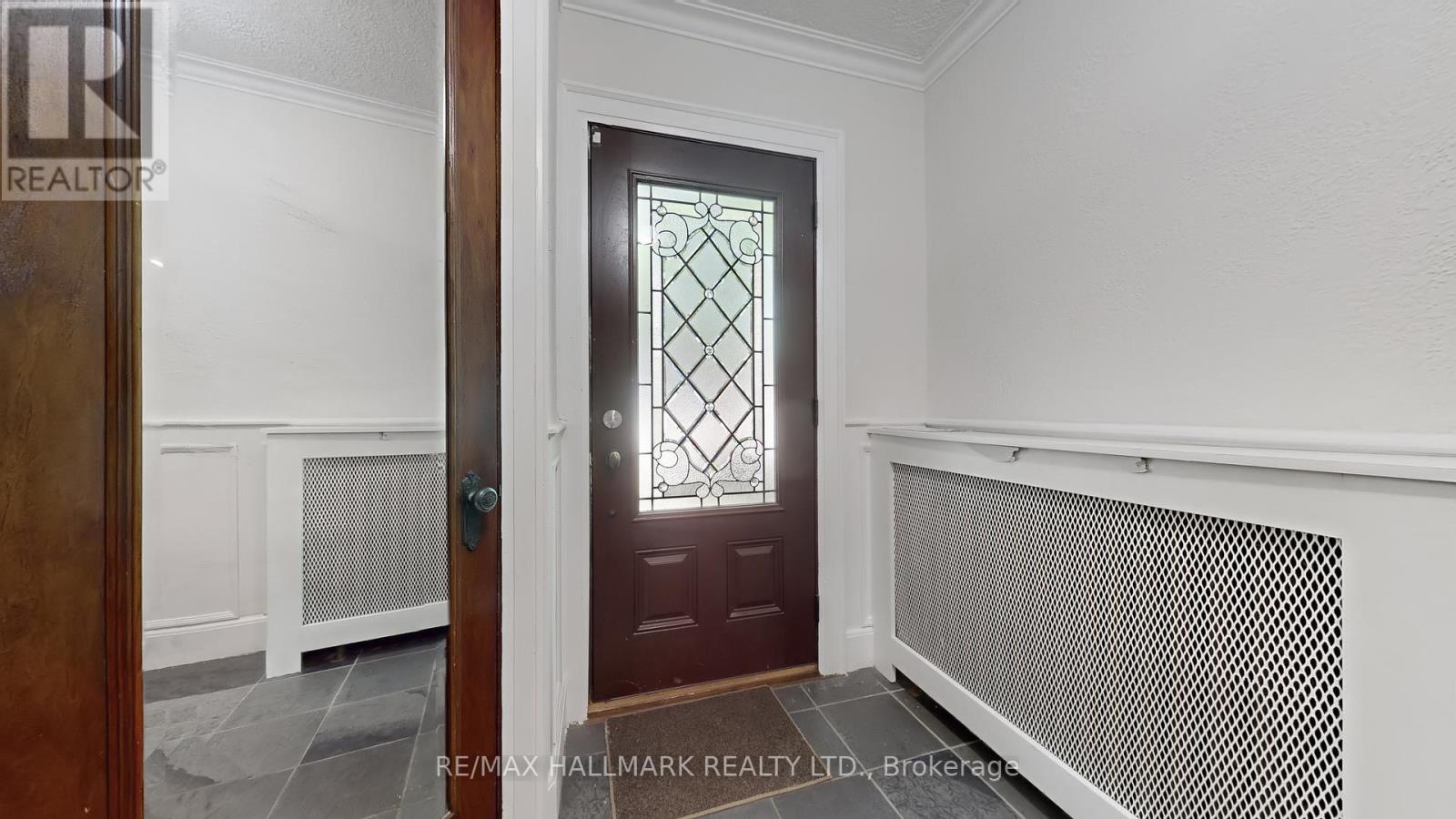 Photo 2 of 139 Hillhurst Boulevard, Toronto ON