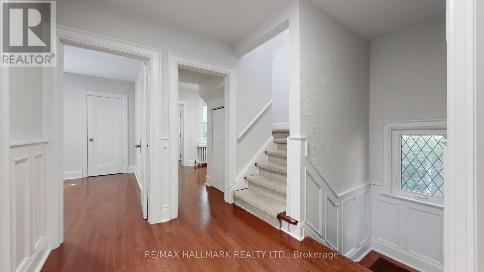 Photo 8 of 139 Hillhurst Boulevard, Toronto ON