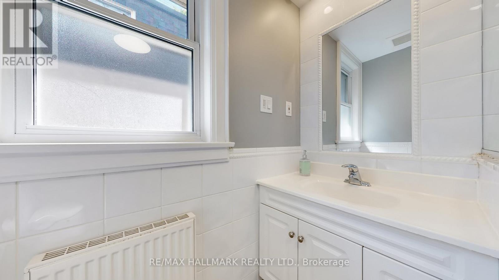 Photo 22 of 139 Hillhurst Boulevard, Toronto ON
