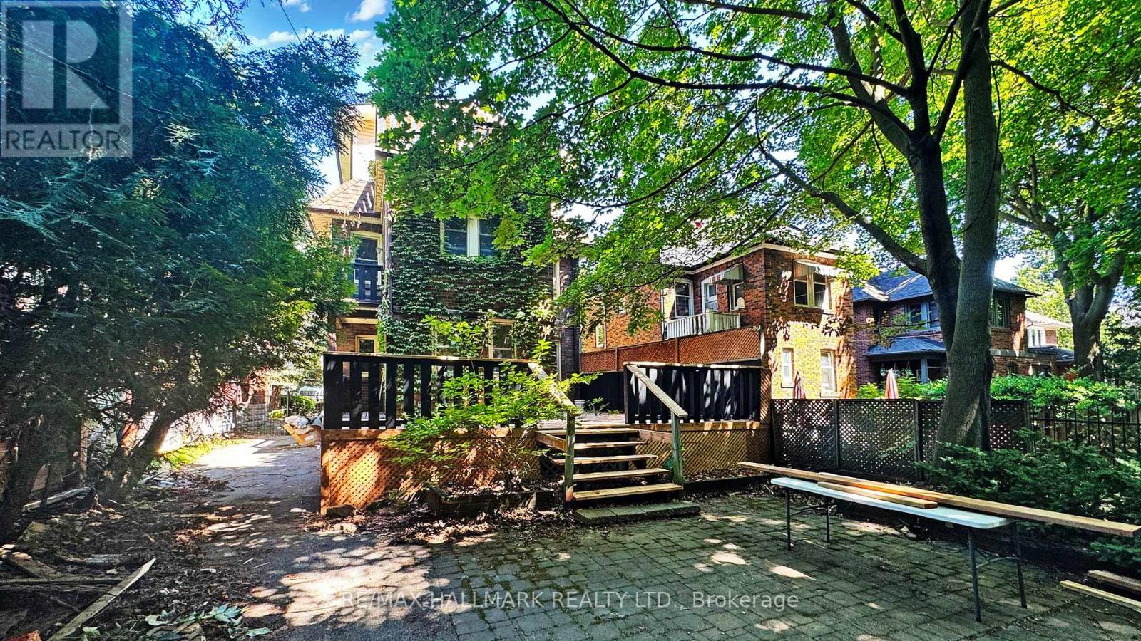 Photo 13 of 139 Hillhurst Boulevard, Toronto ON