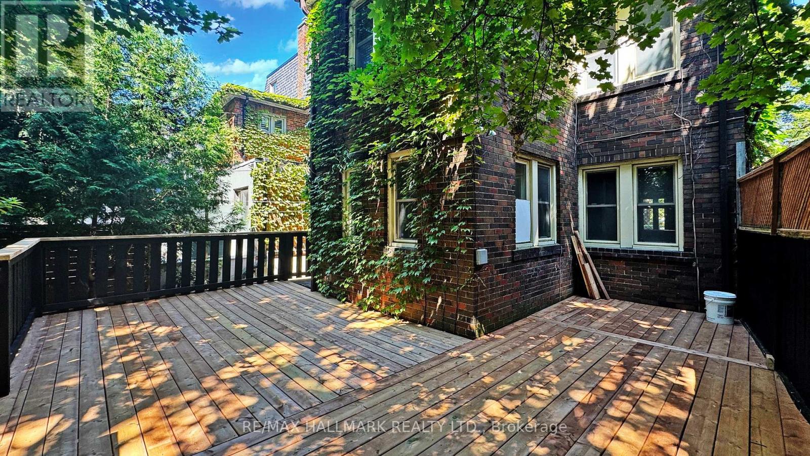 Photo 12 of 139 Hillhurst Boulevard, Toronto ON