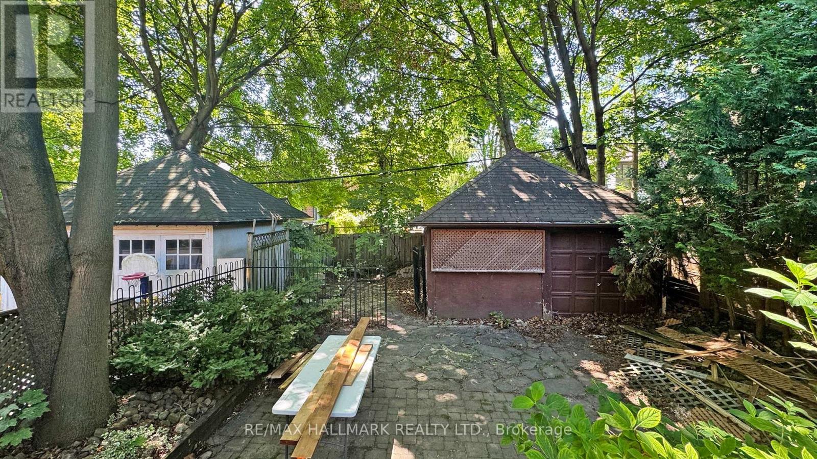 Photo 17 of 139 Hillhurst Boulevard, Toronto ON