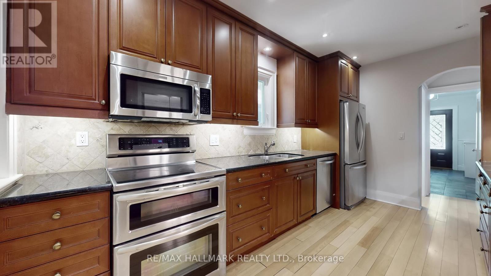 Photo 41 of 139 Hillhurst Boulevard, Toronto ON