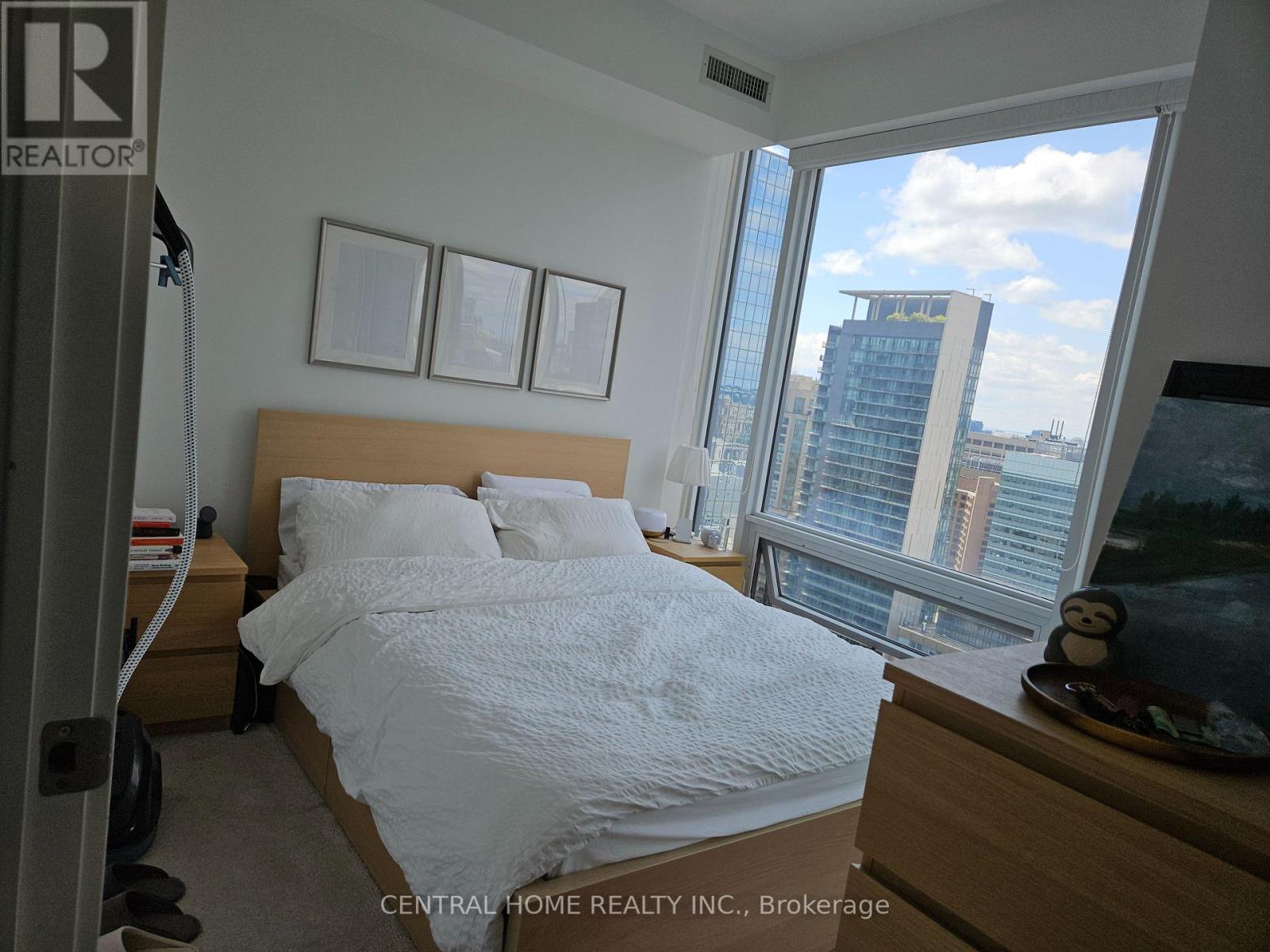 Photo 5 of 2603 15 Grenville Street, Toronto ON