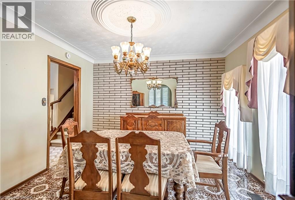 Photo 29 of 32 Thornton Drive, Brantford ON
