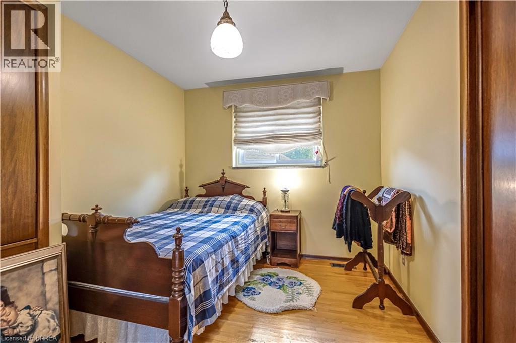 Photo 34 of 32 Thornton Drive, Brantford ON