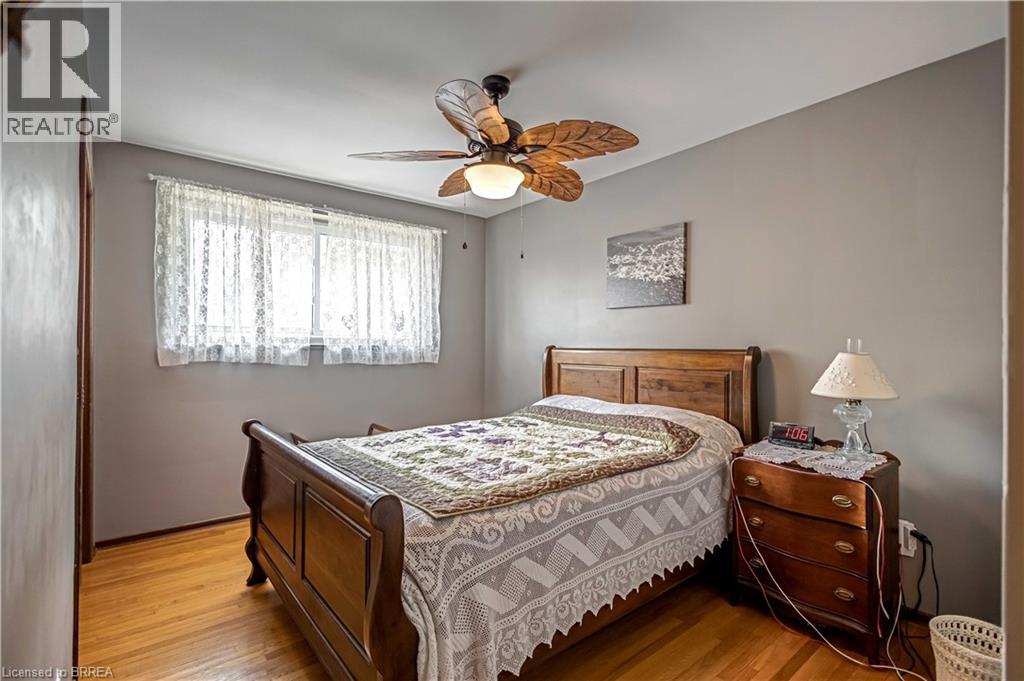 Photo 31 of 32 Thornton Drive, Brantford ON