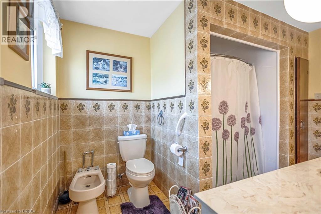 Photo 36 of 32 Thornton Drive, Brantford ON