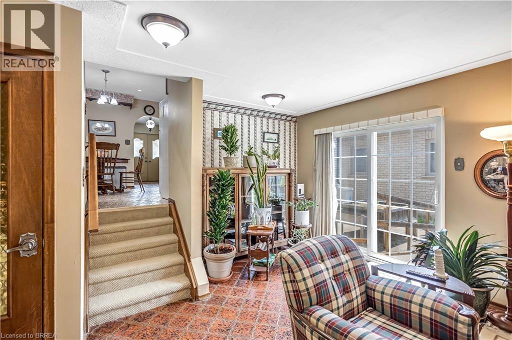 Photo 27 of 32 Thornton Drive, Brantford ON