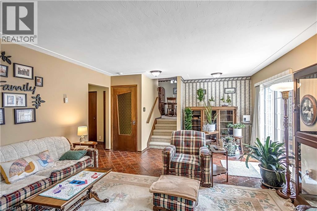 Photo 35 of 32 Thornton Drive, Brantford ON