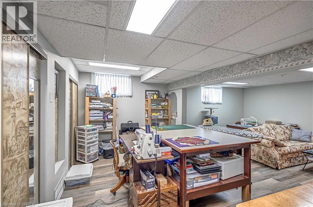 Photo 48 of 32 Thornton Drive, Brantford ON