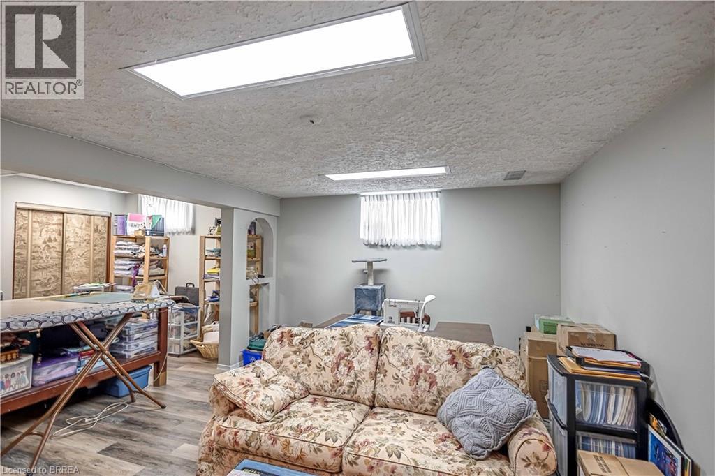 Photo 49 of 32 Thornton Drive, Brantford ON