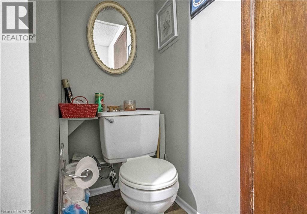 Photo 43 of 32 Thornton Drive, Brantford ON