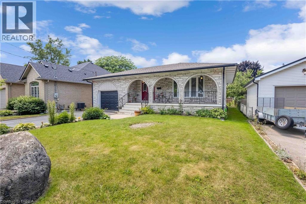 Photo 25 of 32 Thornton Drive, Brantford ON