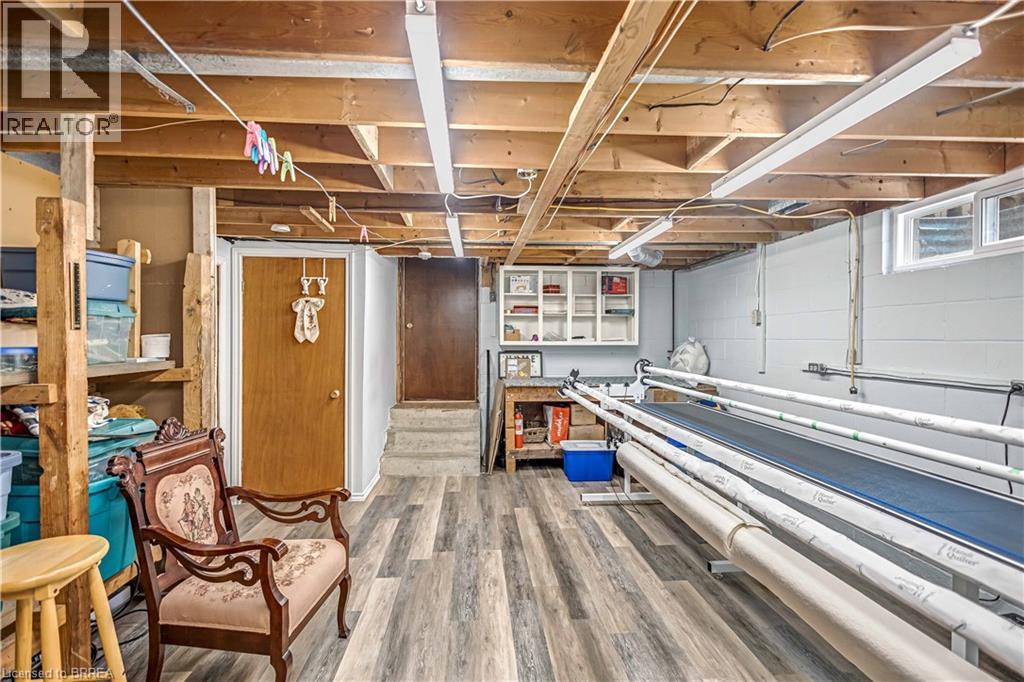 Photo 18 of 32 Thornton Drive, Brantford ON