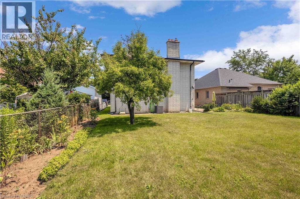Photo 32 of 32 Thornton Drive, Brantford ON