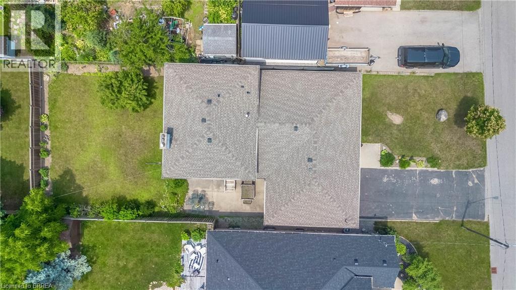 Photo 20 of 32 Thornton Drive, Brantford ON