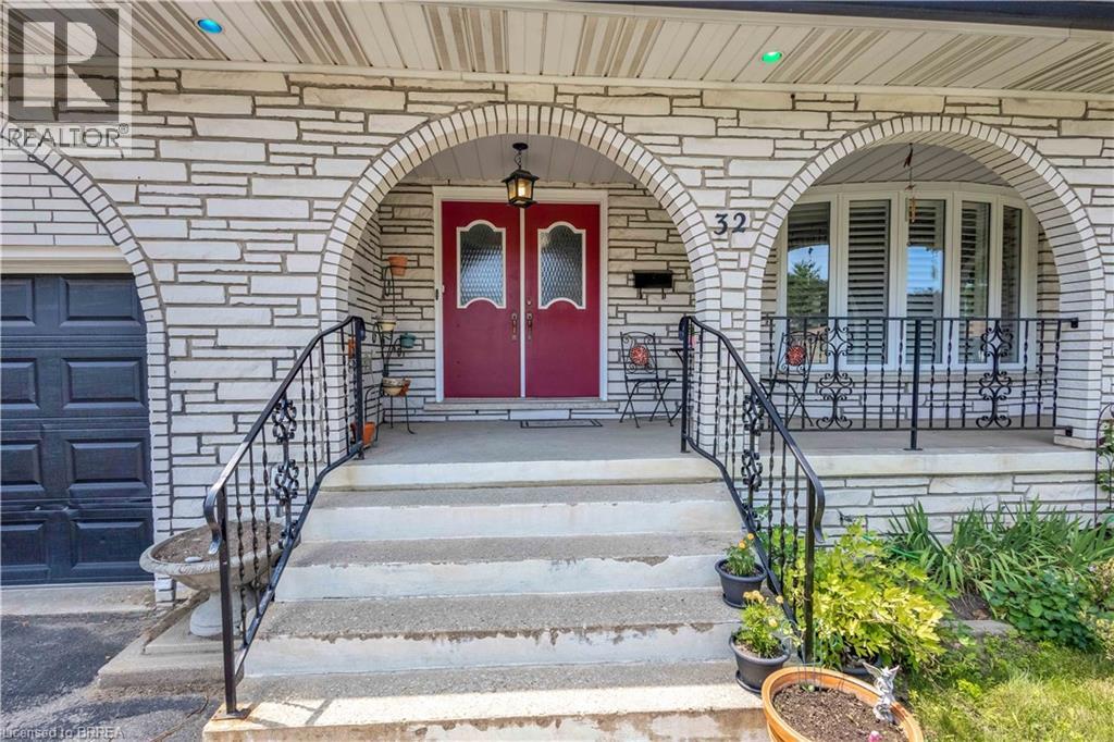 Photo 39 of 32 Thornton Drive, Brantford ON