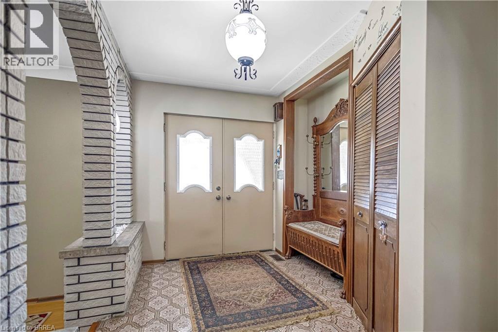 Photo 7 of 32 Thornton Drive, Brantford ON